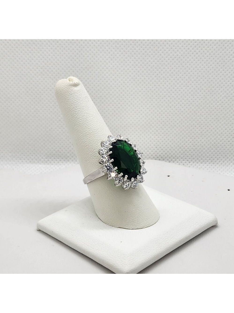 Brand New Sterling Silver 925 Green Gemstones Cz Stones Ring